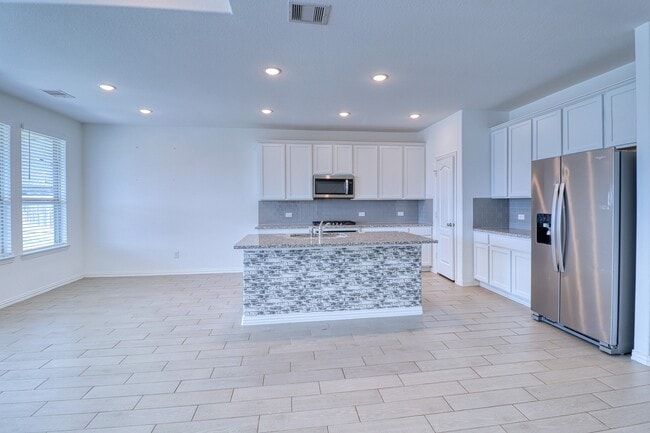 Building Photo - 8106 Royal Palm Ct