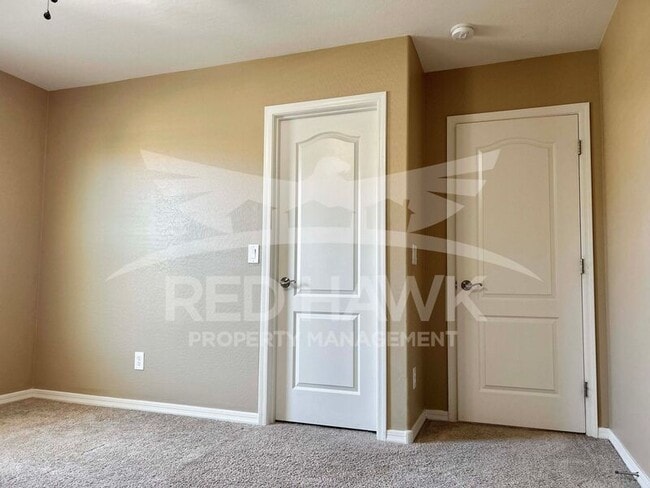 Building Photo - 850 S Henry Ln