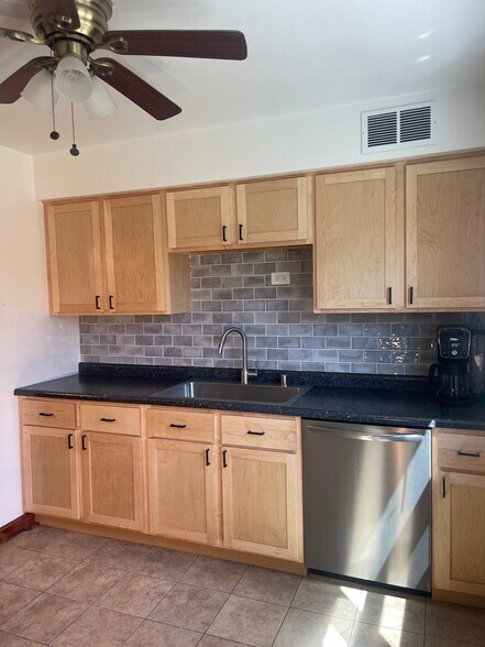 Building Photo - 6525 W Center St