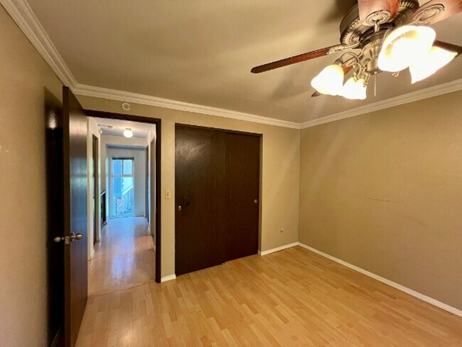 Building Photo - Black Lake Access! W/S/G Included
