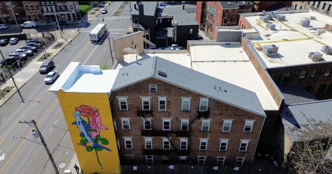 Building Photo - 118 E Liberty St