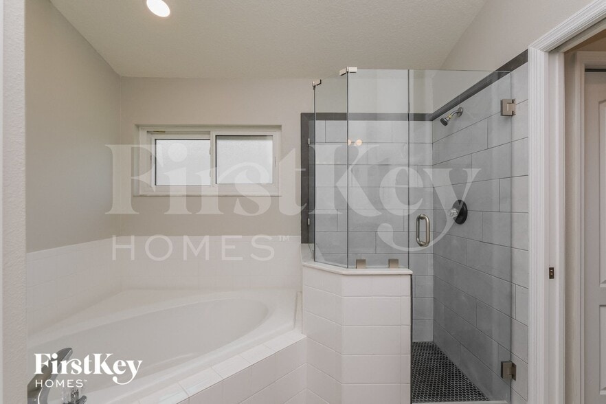 Building Photo - 7536 Regents Garden Way