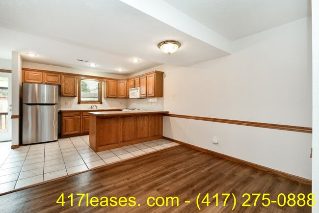 Building Photo - 1257 E Lakewood St