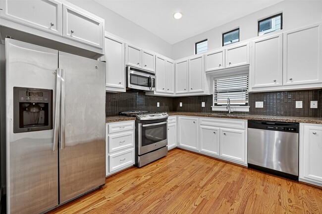 Building Photo - 2710 Hullsmith Dr