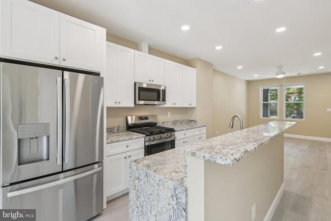 Building Photo - 729 Madison St NW