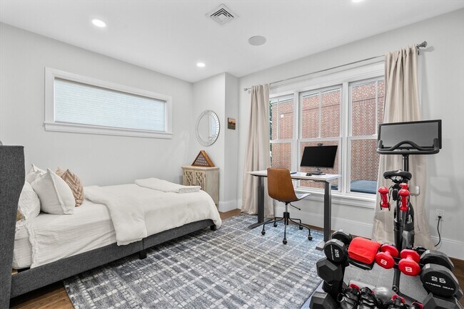 Building Photo - 10-14-14 Sydney St