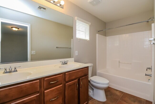 Building Photo - 2456 E Vermont Dr