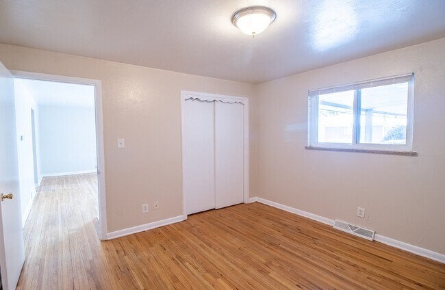 Building Photo - 1707 W 52nd Ave