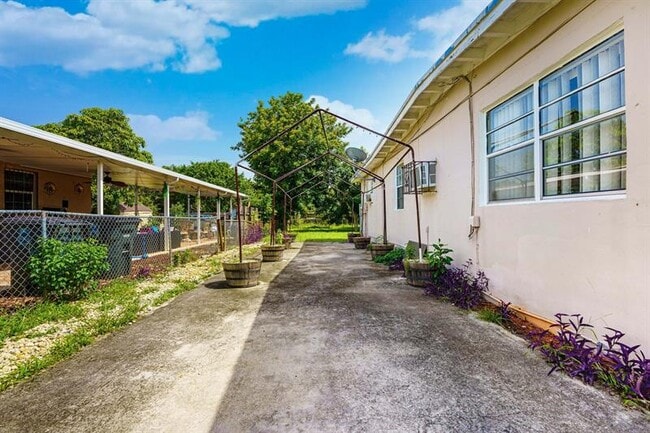 Building Photo - 430 NW 133rd St