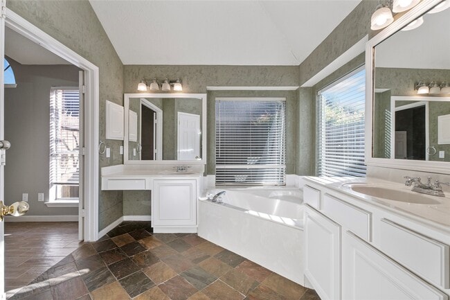 Building Photo - 5112 Carefree Dr