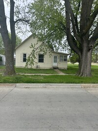Building Photo - 107 4th St