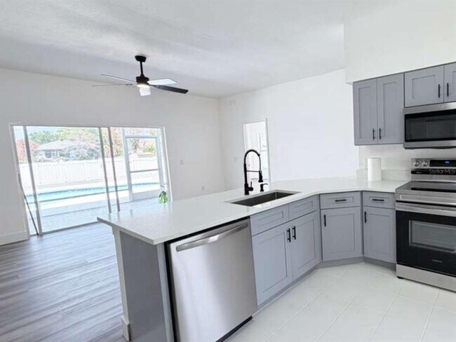Building Photo - 906 Berwick Dr