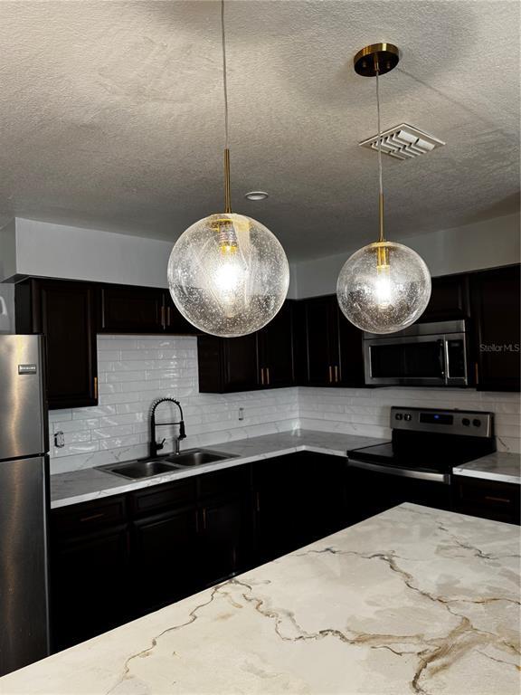 Building Photo - 409 Fern Rd