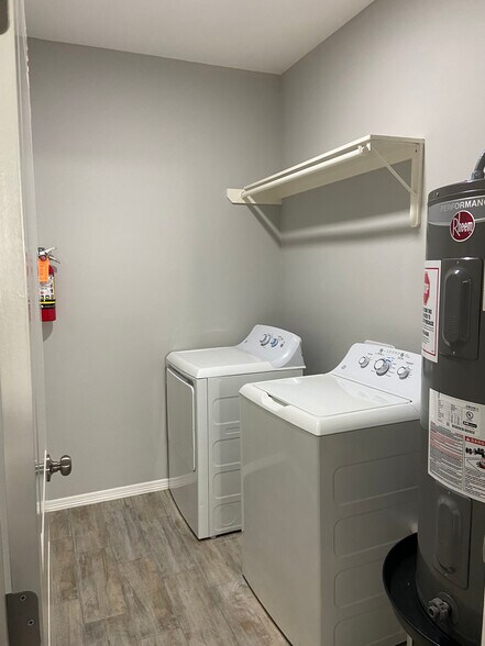 Building Photo - 1406 W Heritage Dr