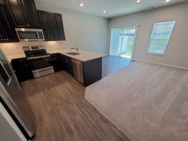 Building Photo - Like new 3BR/2.5BA townhouse in Goodlettsville