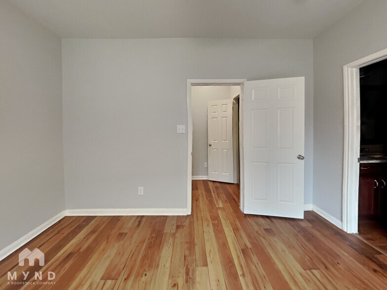 Building Photo - 306 Lazy Pine Ct