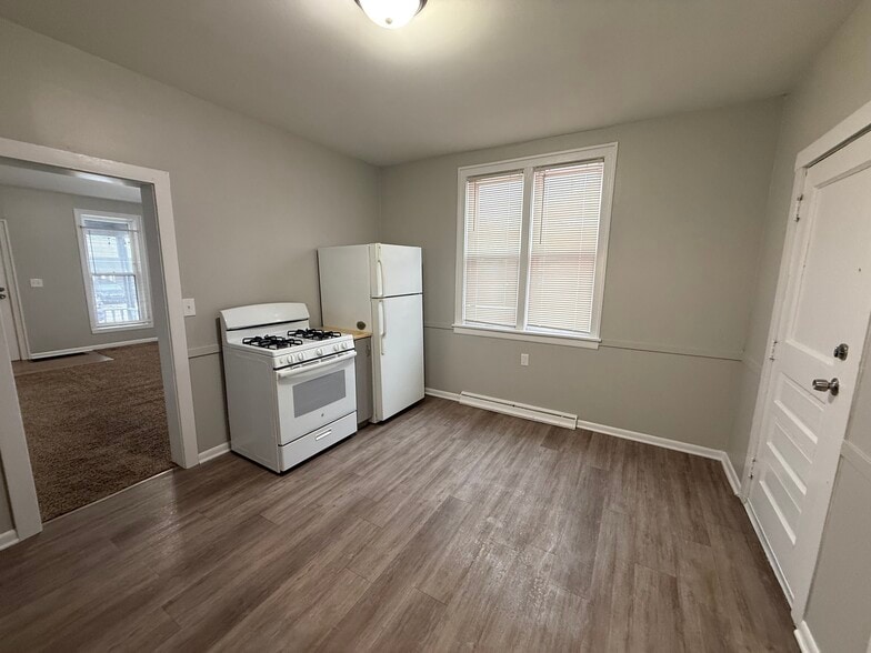 Building Photo - 217 Ghilda Pl NE