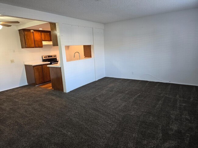 Building Photo - 1735 E Washington St