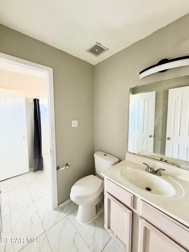 Building Photo - 9150 Bur Oak Cir