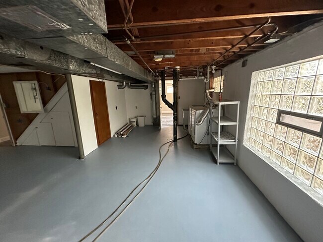 Building Photo - 1113 Twinbrook Dr