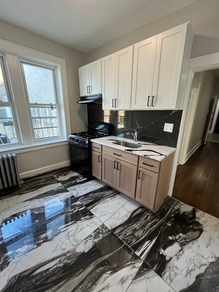 Primary Photo - 32 Dayton St