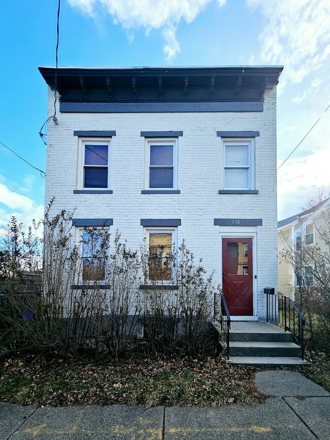 Building Photo - 710 3rd Ave