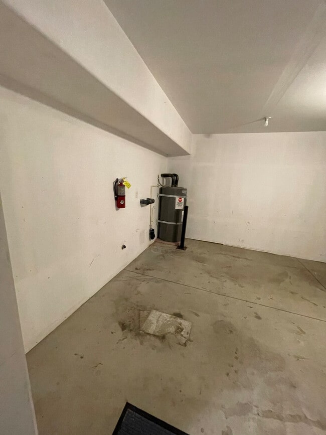 Building Photo - 5706 W 1st Pl