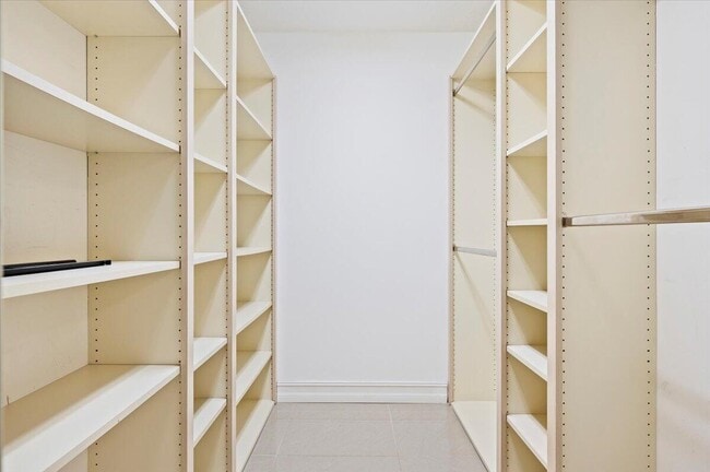 Building Photo - 4197 Royal Oak Dr