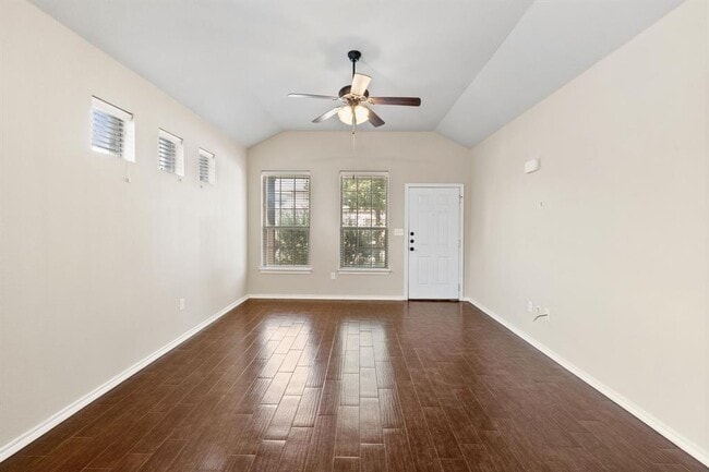 Building Photo - 119 Creekside Villa Dr