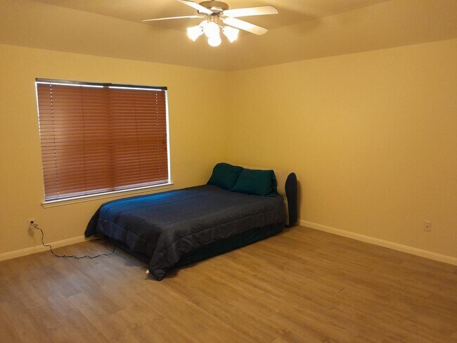 Building Photo - 1919 Doliver Cir