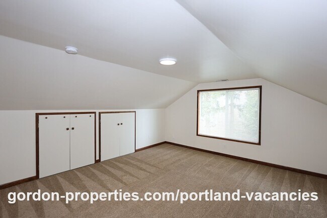 Building Photo - NE 94th Ave - Vintage Montavilla 2 bedroom house