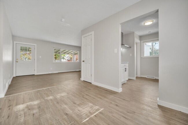 Building Photo - 30030 Vineyard Rd