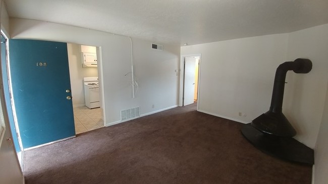 Building Photo - Great Size 1 Bedroom 1 Bath Available Now !!!
