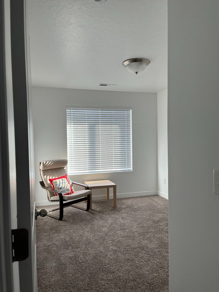 Building Photo - 1112 E Hatch Row