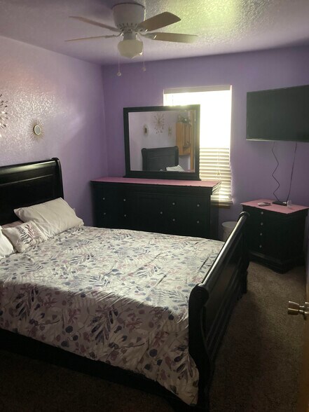 Building Photo - 3215 Barclay Ct