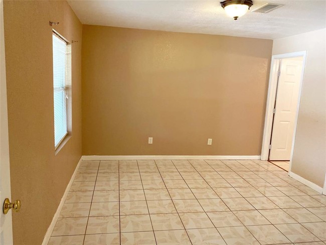 Building Photo - 1301 Bayswater Dr
