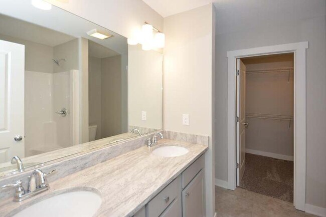 Building Photo - 5447 Rowling Dr