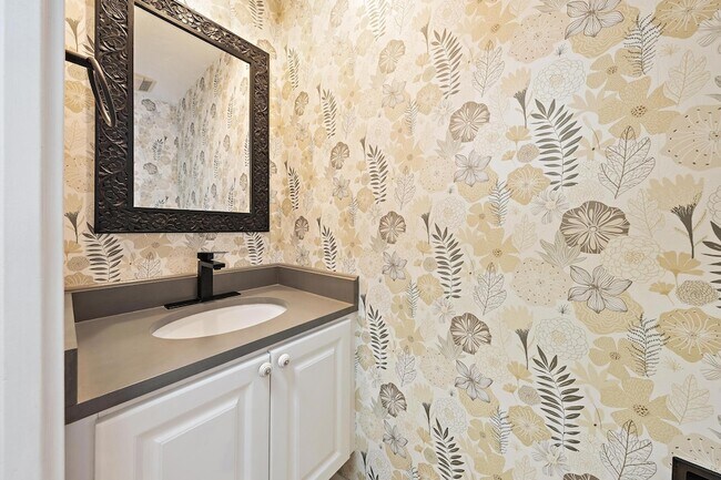 Building Photo - 136 Ashley Ct