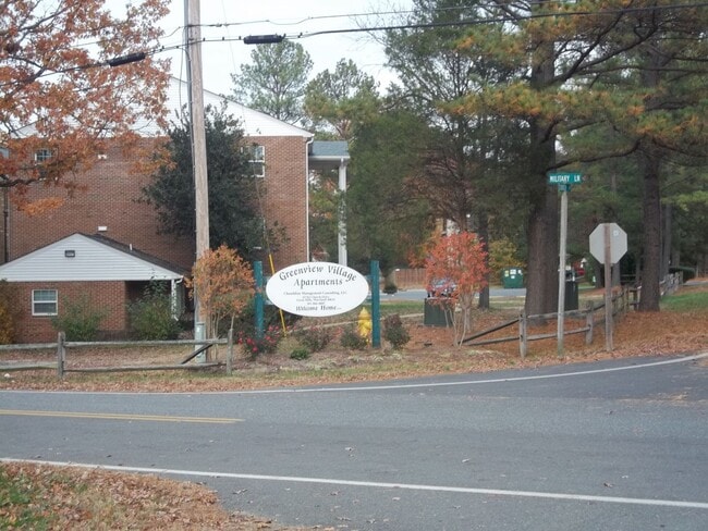 Building Photo - Two Bedroom One Bath