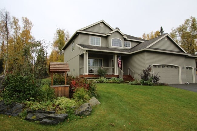 Building Photo - Lovely 4-Bedroom, 2.5-Bathroom Fully Furni...