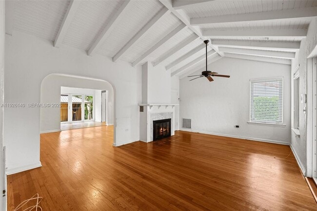 Building Photo - 410 Minorca Ave