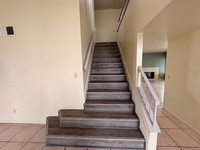 Building Photo - 4 Bed, 2.5 Bath in Rialto!