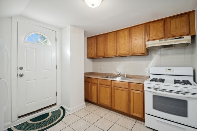 Kitchen - 1802 Hovland Ct