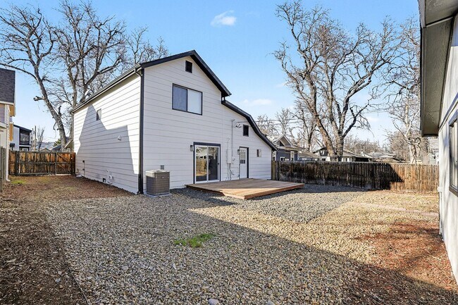 Building Photo - Remodeled 3-Bedroom Home with Private Yard & 2-Car Garage in Berkeley