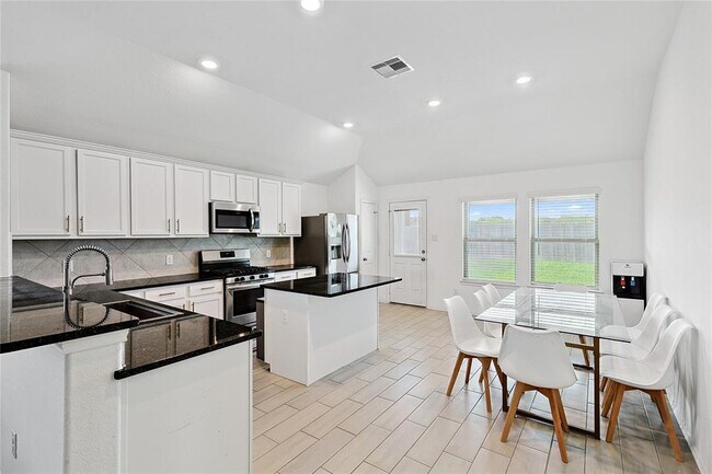 Building Photo - 4811 Sierra Ridge Dr