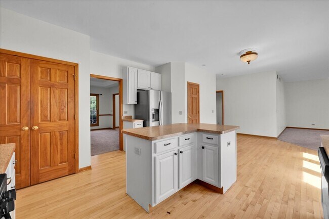 Building Photo - 24963 Heritage Oaks Dr