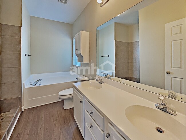 Building Photo - 1523 Cardinal Ln