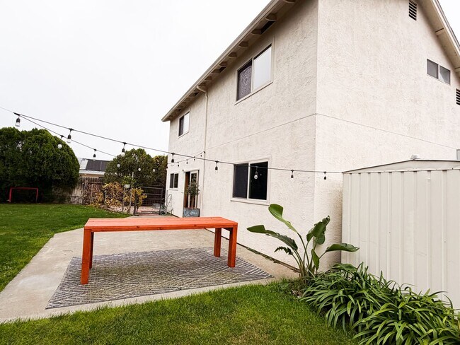 Building Photo - 950 Pembroke Way
