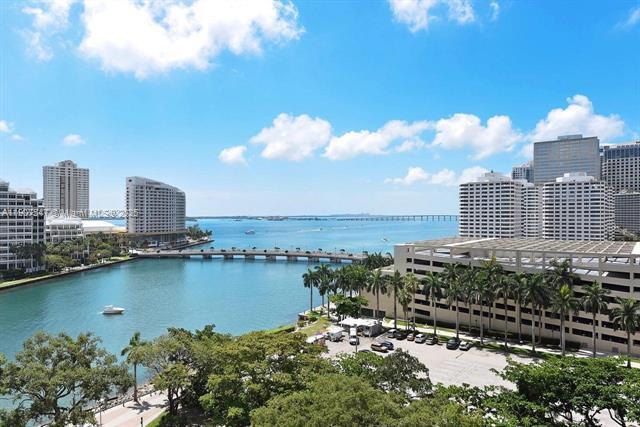 Building Photo - Icon Brickell