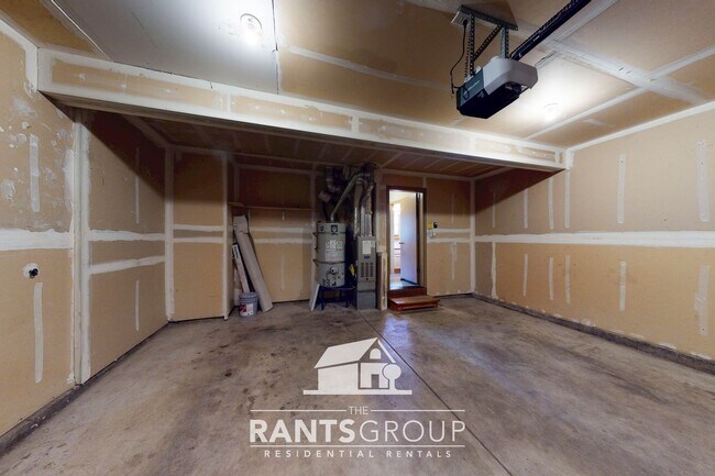 Building Photo - Great Location! Easy JBLM Commute!